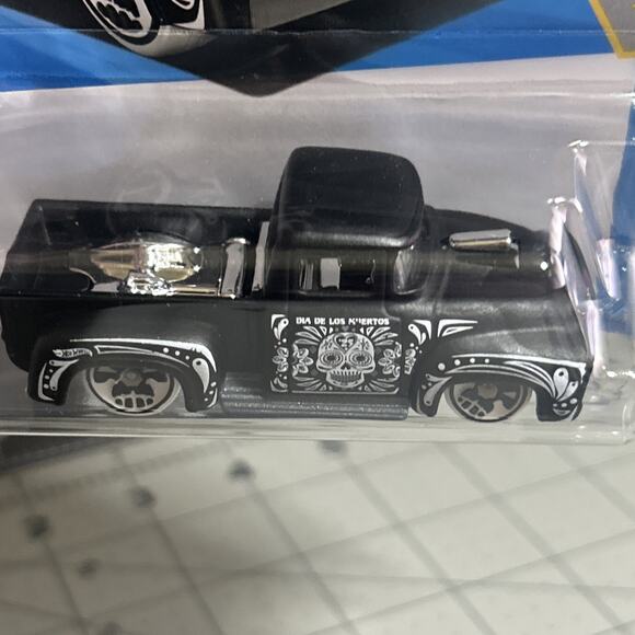 2025 HOT WHEELS CUSTOM '56 FORD TRUCK 8/10 Celebration Racers #233 NEW - Picture 5 of 9